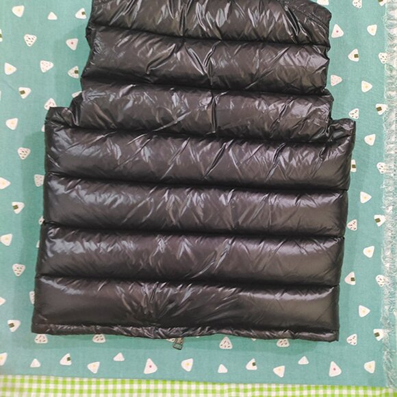 Moncler Padded Logo-Patch Black Down Jacket Gilet - Picture 2 of 10